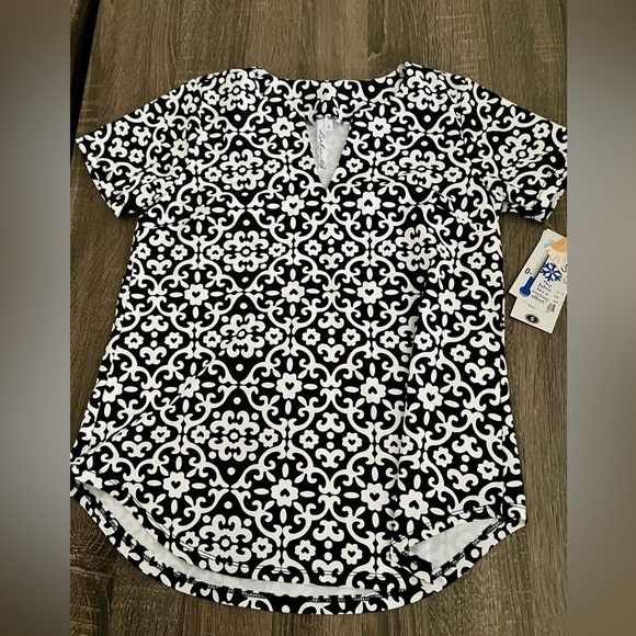 Lulu-B Tops - Lulu B Cooling UPF 50+ Short Sleeve Top Black White Print Size Small NWT new​​